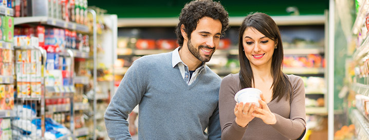 Two consumers choosing a product in a grocery store